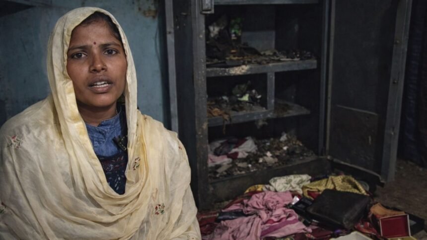 Ambedkar Nagar Theft in Shamsuddinpur village under Samanpur police station area.