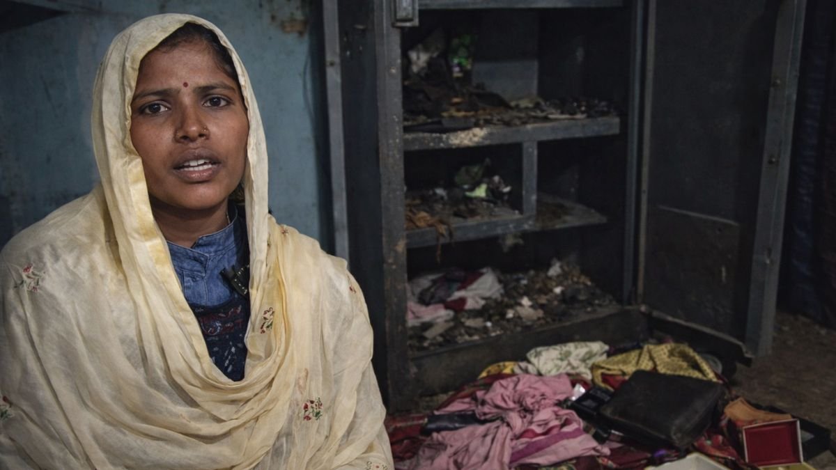 Ambedkar Nagar Theft in Shamsuddinpur village under Samanpur police station area.