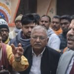 jalalpur nagarpalika ke khilaf bjp sabhasadon ka dharna